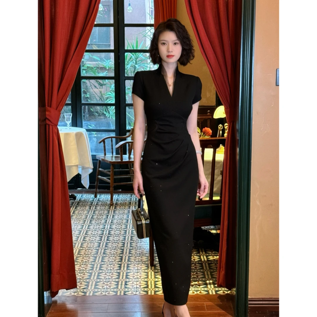 彩彩家【人间萤火】黑色修身显瘦高级气质收腰显白时尚亮闪连衣裙