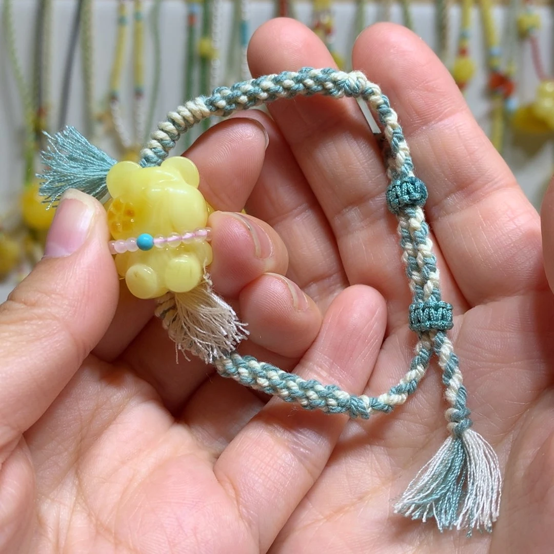 琥珀裸石未镶嵌配饰