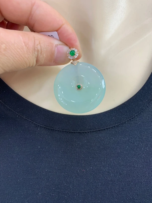 18K镶嵌翡翠平安扣