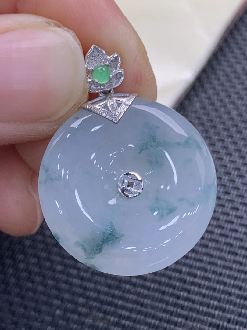 18k天然翡翠平安扣吊坠