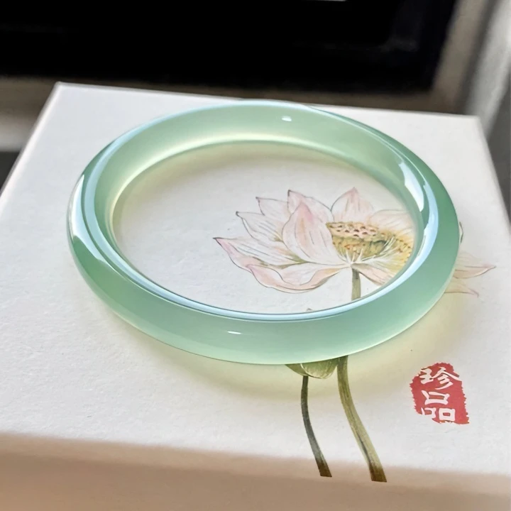天然玉髓青提冻晴水小金条圆条手镯美人镯显白百搭浅绿晴水绿玉镯