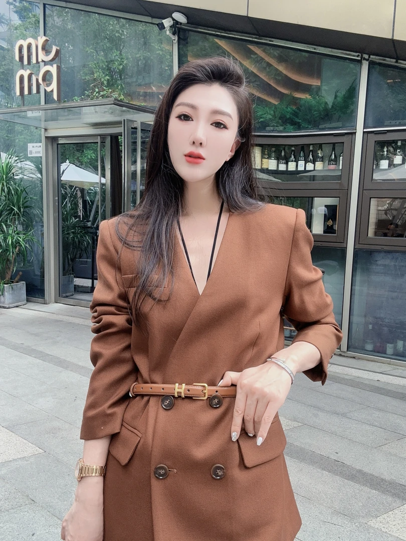 【宝姐家/西装上衣】早秋新款驼色显瘦气质设计师百搭西装外套23304