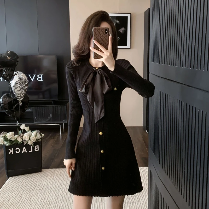 高端气质显瘦连衣裙女秋装2023新款长袖赫本风收腰显瘦小个子裙子