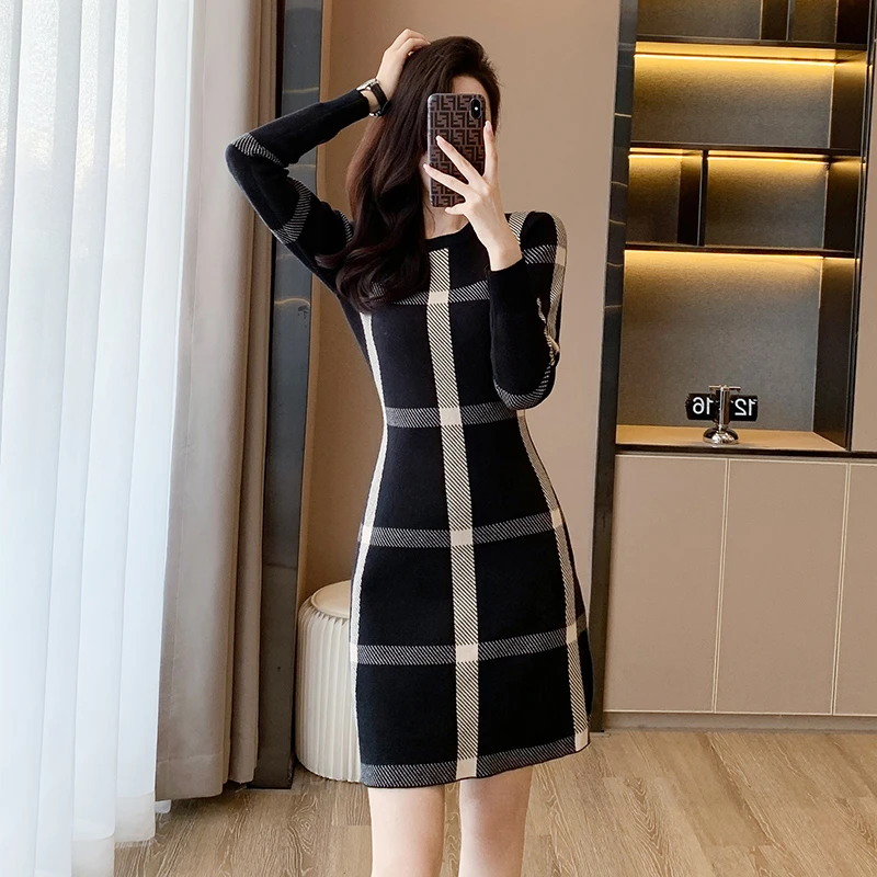 秋冬新款赫本风小黑裙高端精致正式场合显瘦气质长袖黑色连衣裙子