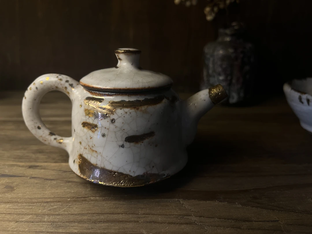 台湾陶艺家  余华宇 全手工岩矿志野壶