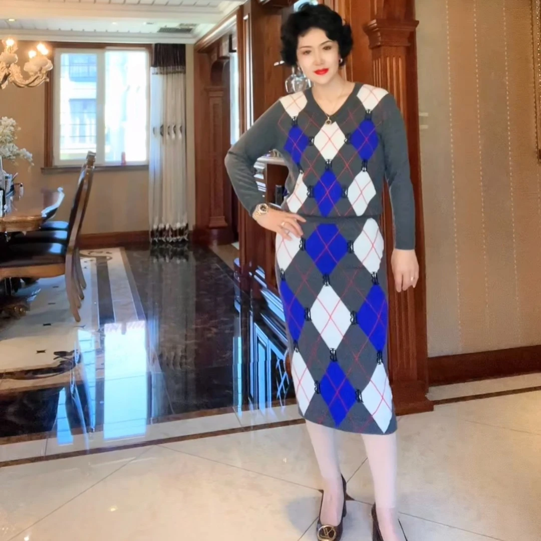 主播身上菱形格套裙，纯羊绒，不给退！不支持7天无理由想好下单