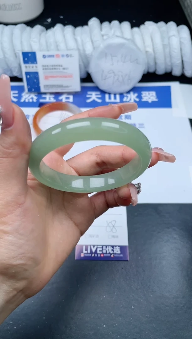 【闪购商品】石英质玉手镯未镶嵌T164