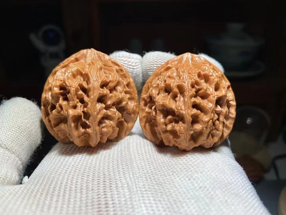 文玩核桃一对