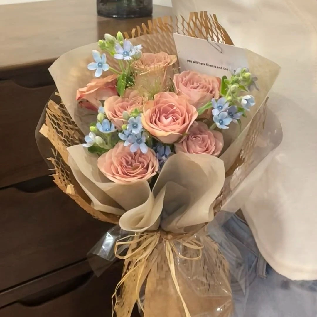 【爱在此刻】7朵卡布奇诺玫瑰鲜花送恋人女朋友闺蜜朋友约会告白生日祝福惊喜礼物花店小时达同城送花