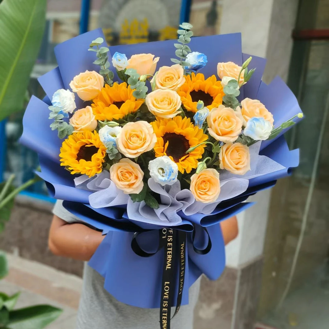 【愿你所梦皆所愿】4朵向日葵混搭12朵香槟玫瑰鲜花送朋友长辈生日祝福感恩毕业鲜花小时达同城配送