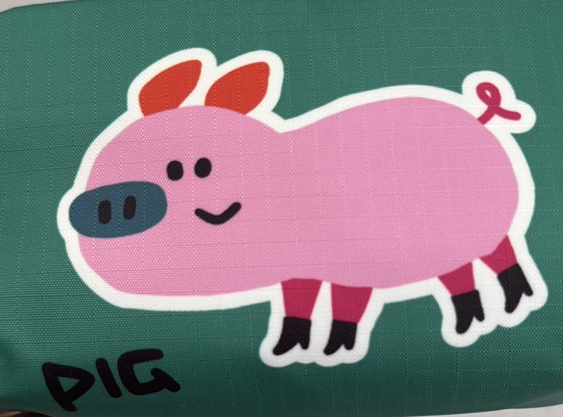 385绿底小猪中化妆包手拿包