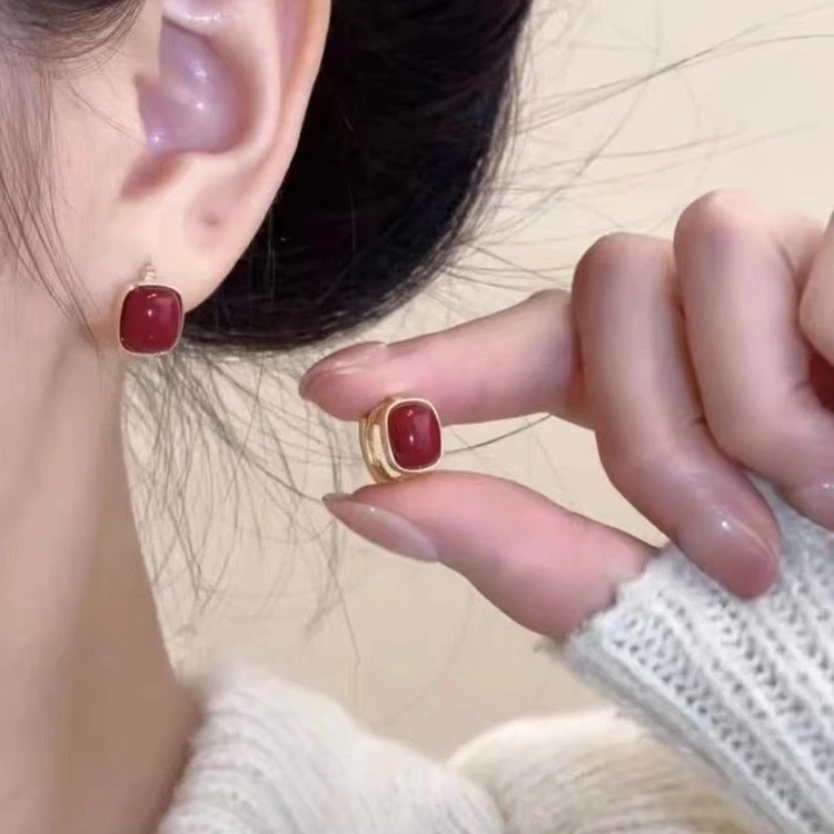 铜合金耳饰 港风简约小巧几何安哥拉红耳扣通勤百搭耳饰8136