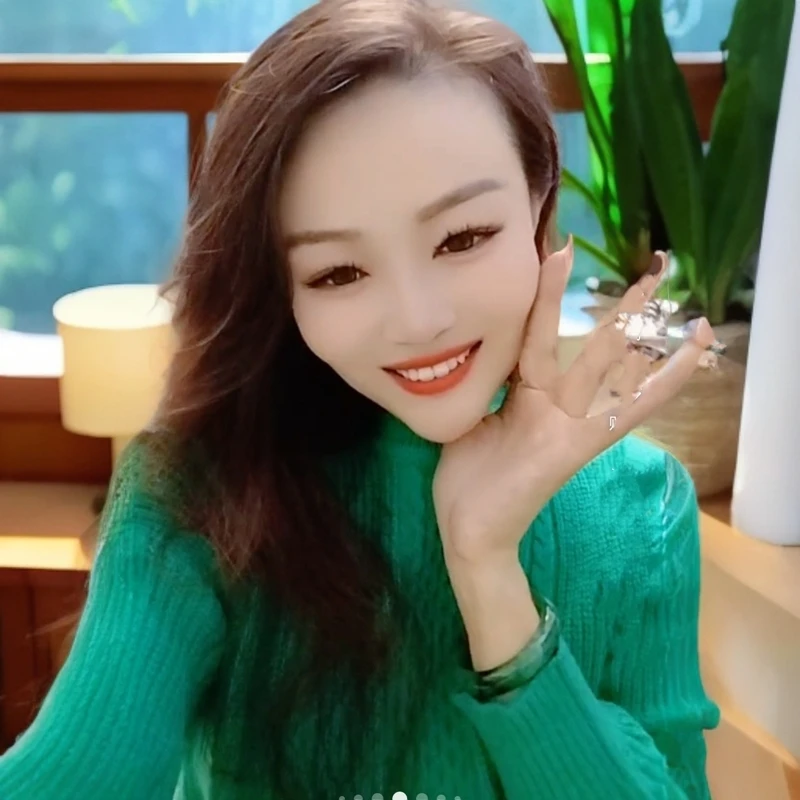 《阿梅》时尚原本外贸品牌毛衣。绿色厚实常规款030 A212