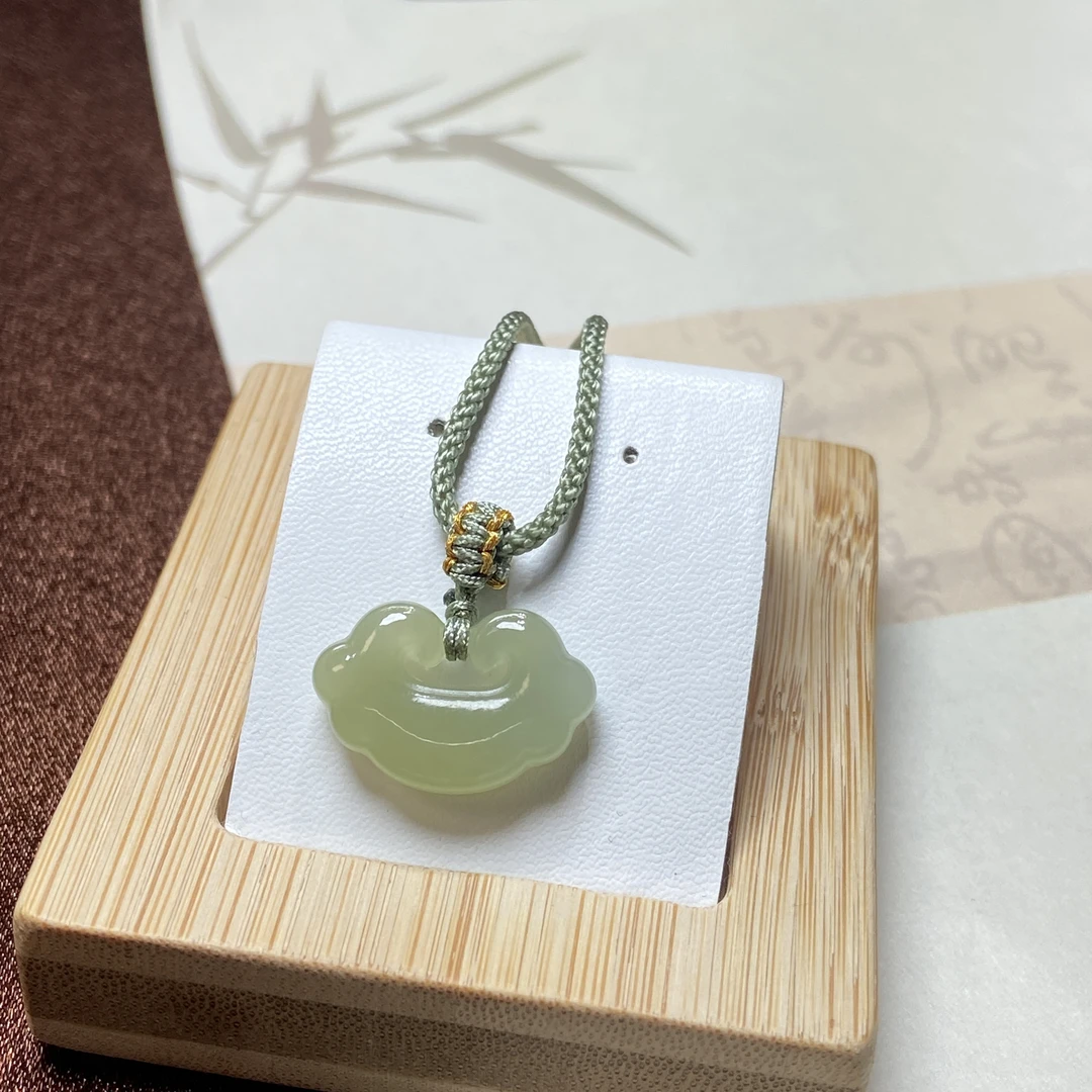 DZ080604 和田玉冰底晴水如意锁20.7*12.8*5.2mm左右