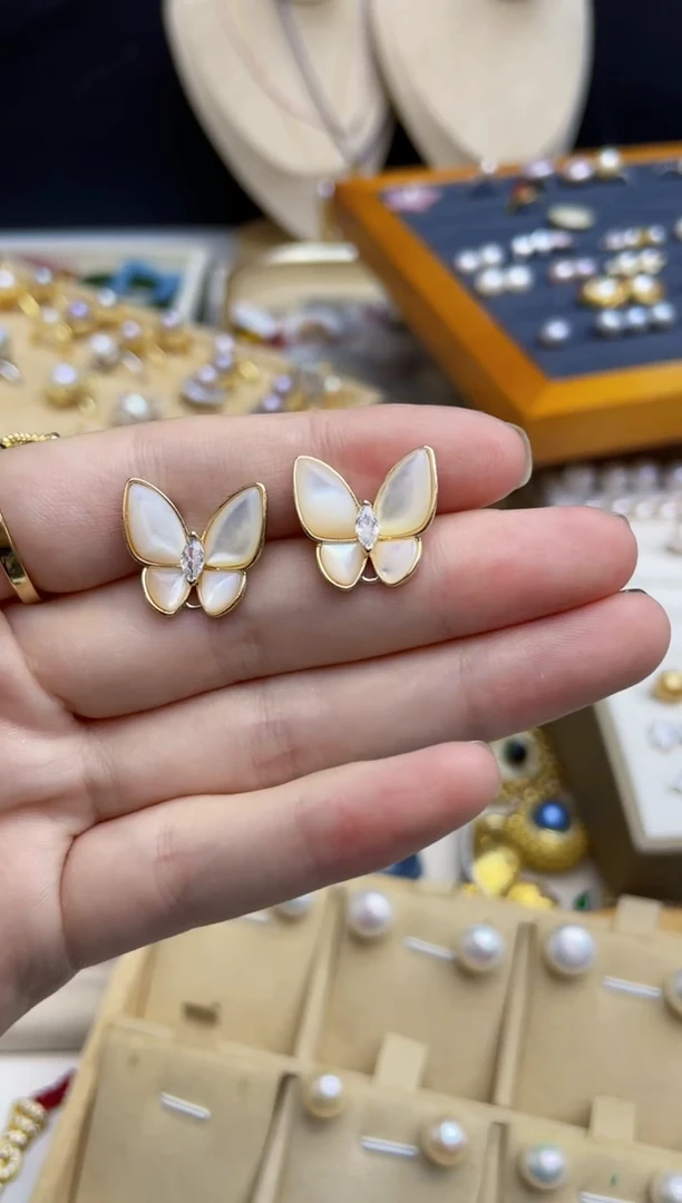 【闪购商品】贝壳XX银S925镶嵌蝴蝶*耳钉