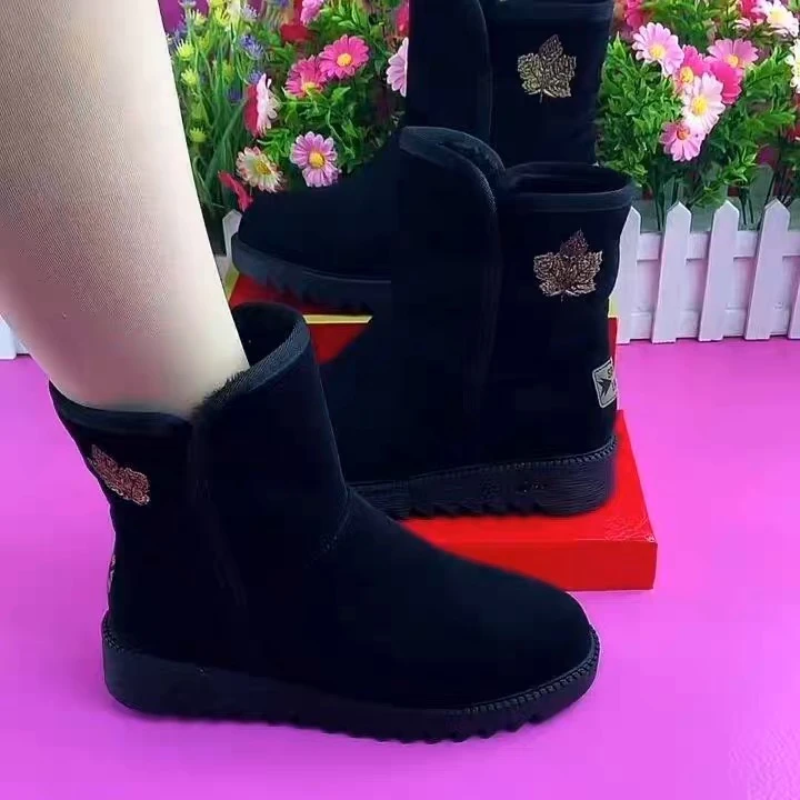 冬季新款女士雪地靴平底防滑中老年加绒保暖棉靴轻便妈妈短筒靴子