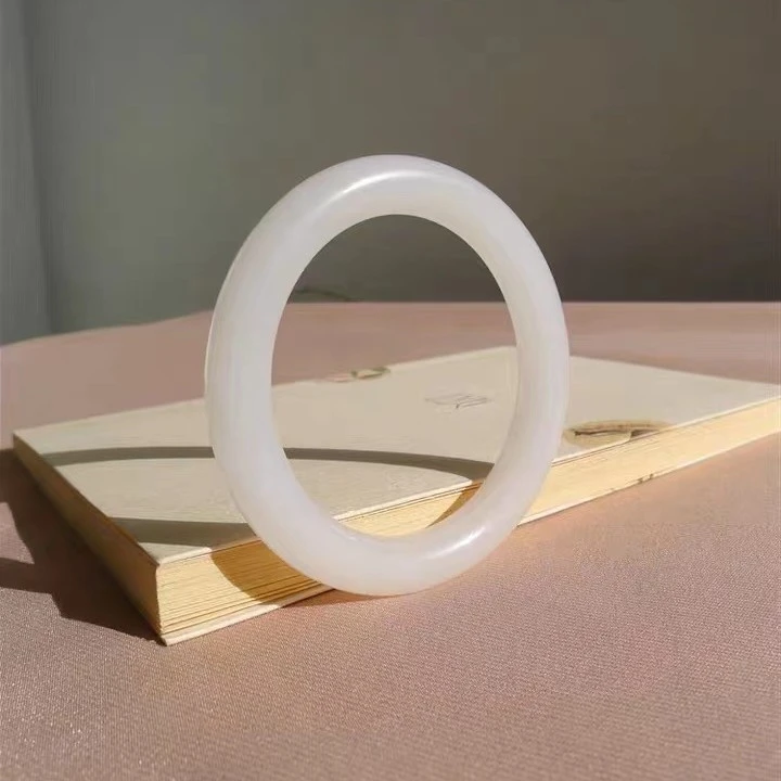 新疆天然金丝白玉少女妈妈老师手镯节日送礼时尚首饰美人镯白手镯