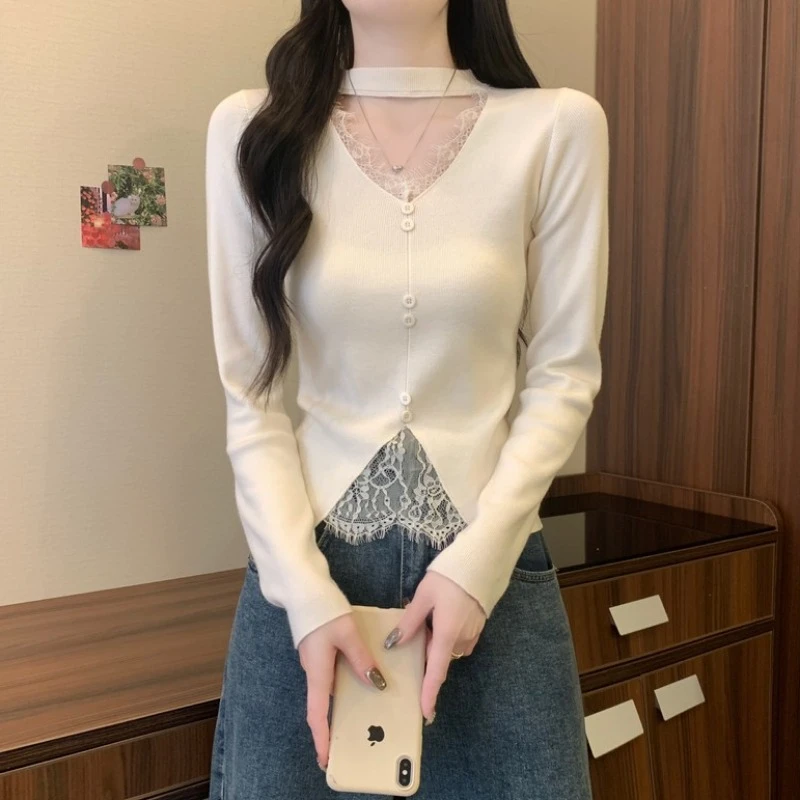 法式蕾丝拼接洋气软糯V领长袖针织衫女秋冬设计感内搭毛衣打底衫