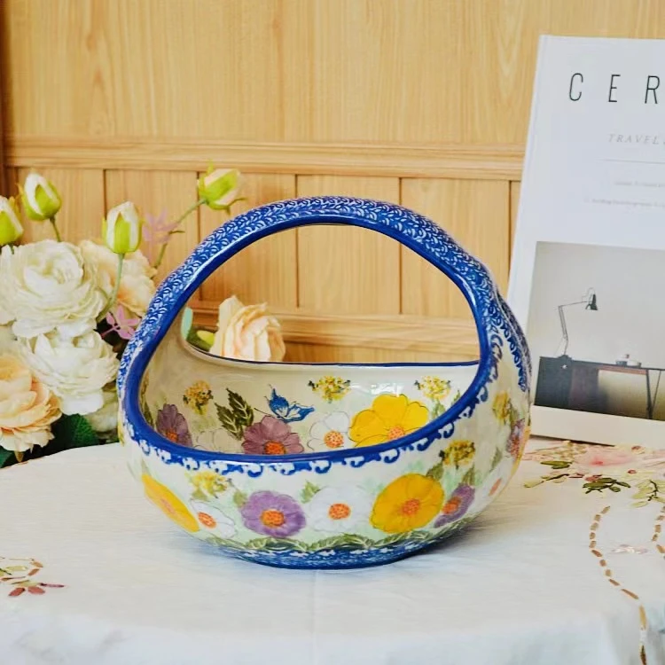 手绘釉下彩陶瓷千紫果篮