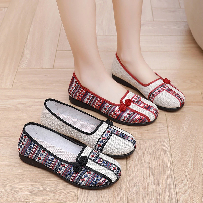 女鞋妈妈休闲北京布鞋中老年民族风软底透气防滑平底一脚蹬奶奶鞋