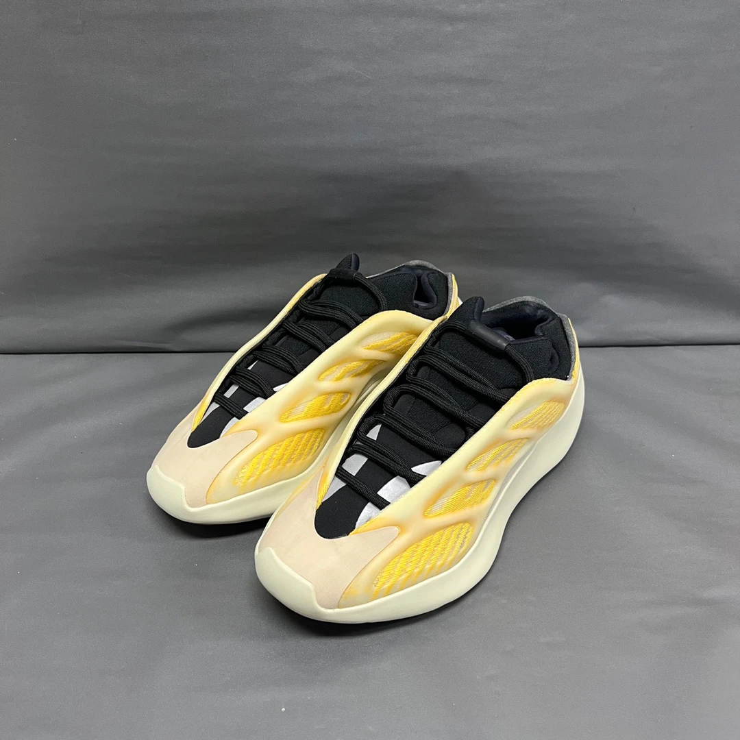 Yeezy球鞋700v3白黄红花/ 38码/99新 下地一次/无原盒/ A1650