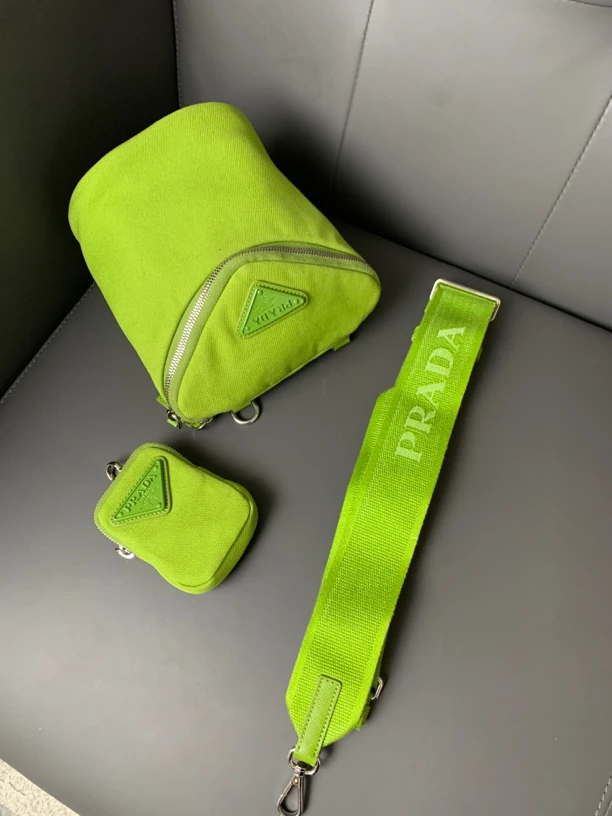 95新 Prada/普拉达 普拉达绿色三合一斜挎包