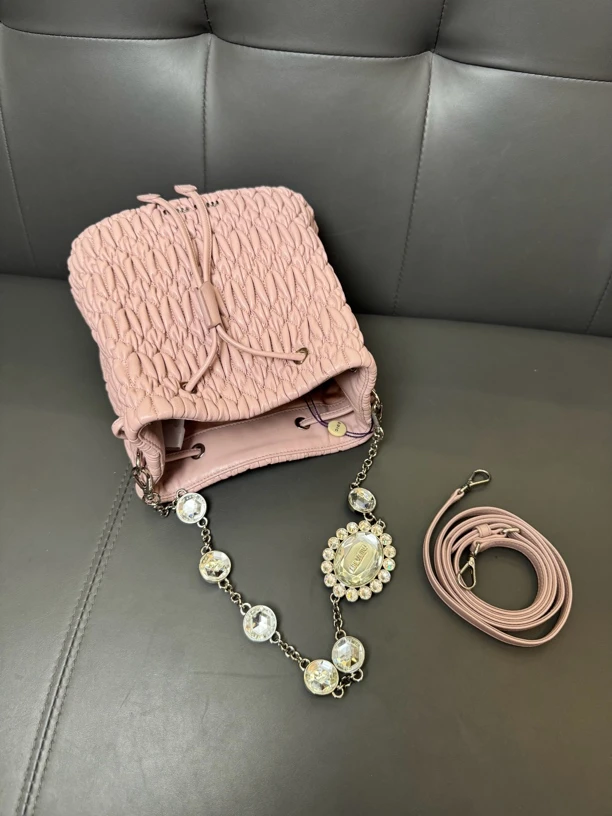 99新 MIU MIU/缪缪 宝石褶皱时尚女士水桶包