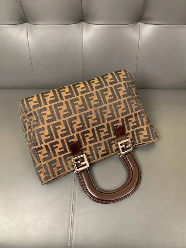 99新 FENDI/芬迪 经典老花女士手提包