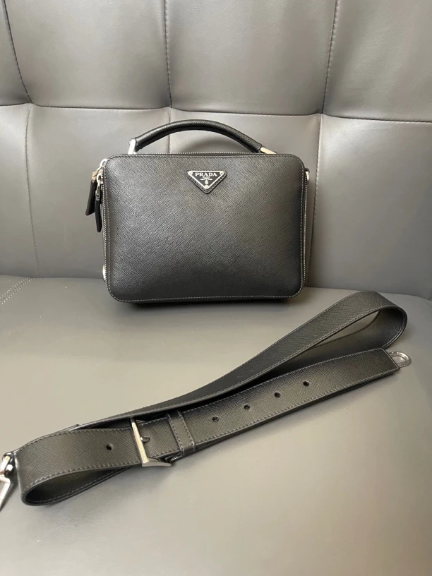 99新 Prada/普拉达 时尚黑色经典手提斜挎盒子包