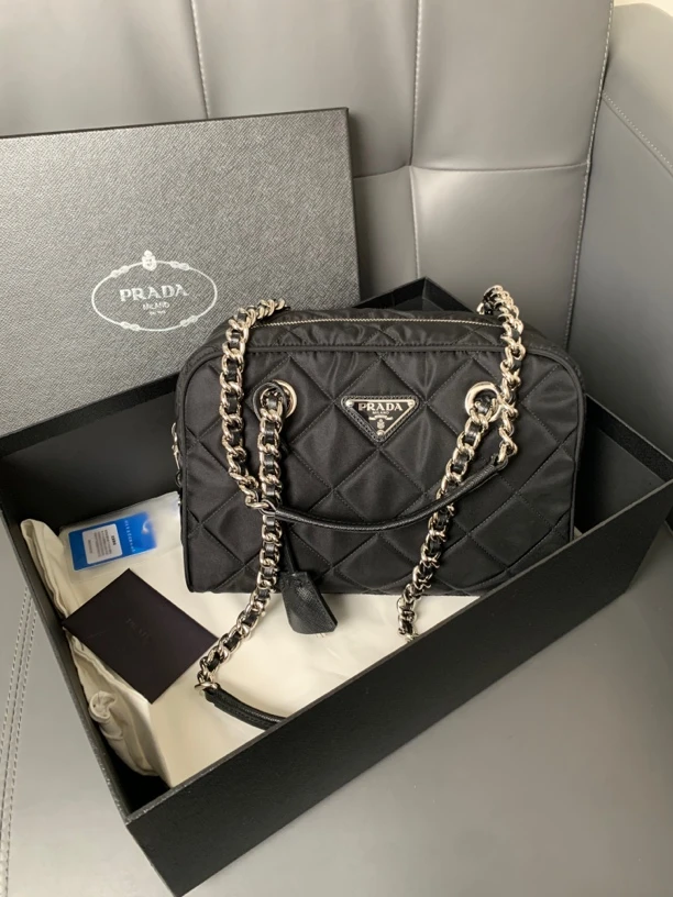 99新 Prada/普拉达 黑色皮穿链单肩尼龙包