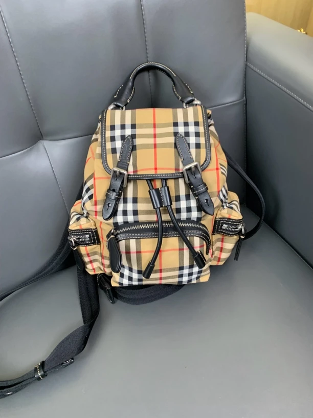 99新 BURBERRY/博柏利 经典格纹时尚双肩包