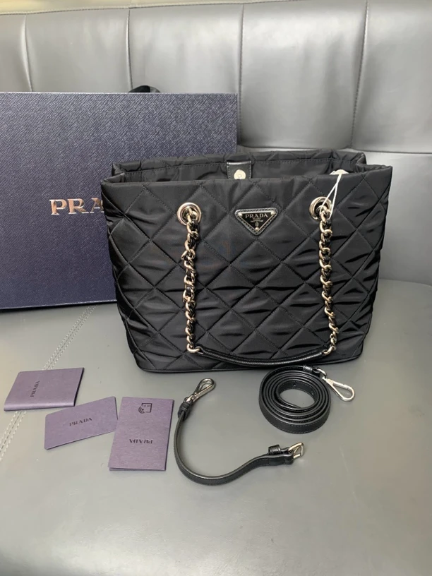 未使用 Prada/普拉达 普拉达菱形格纹皮穿链托特包