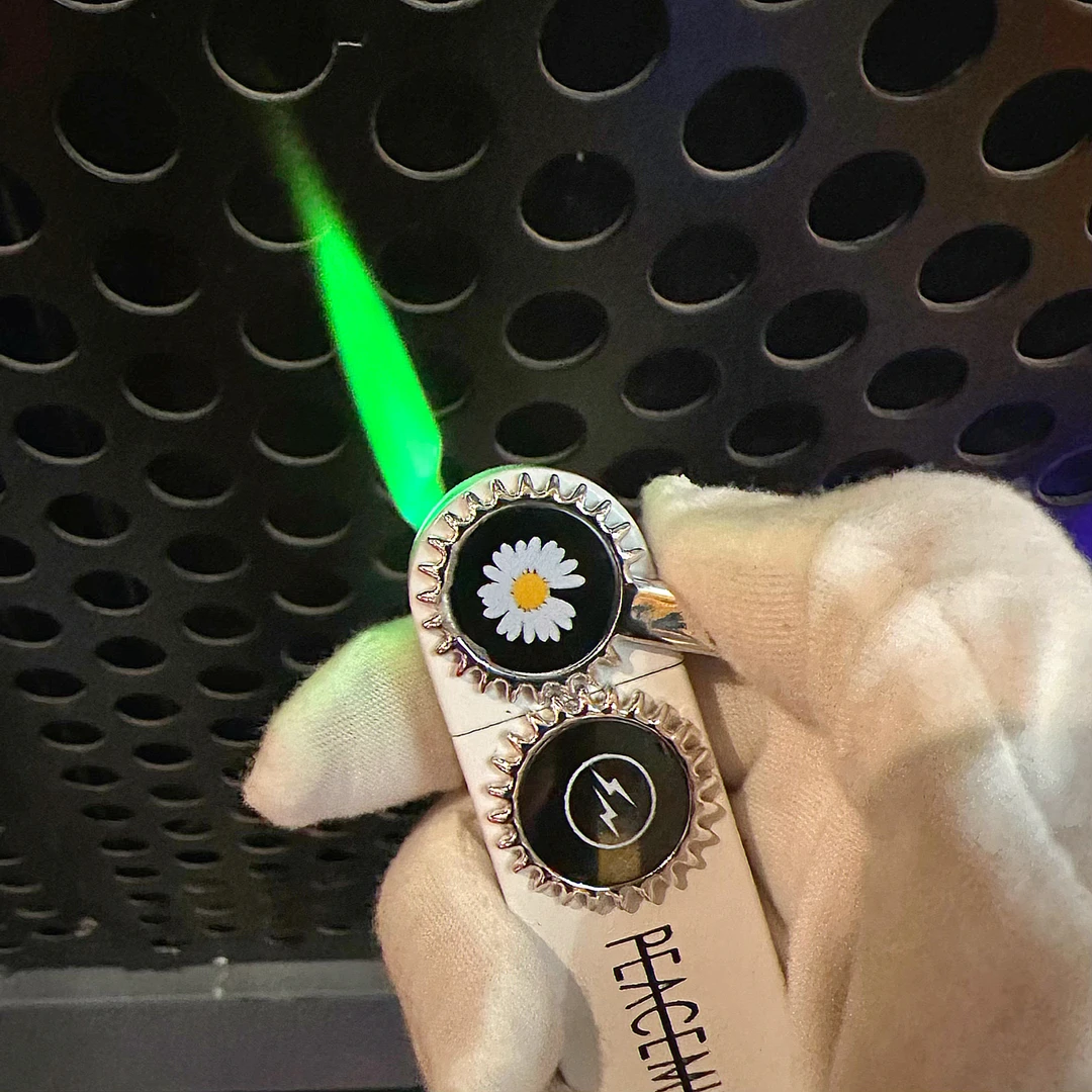 创意潮牌防风打火机高级感送朋友精致小众礼物齿轮式绿色火焰潮流