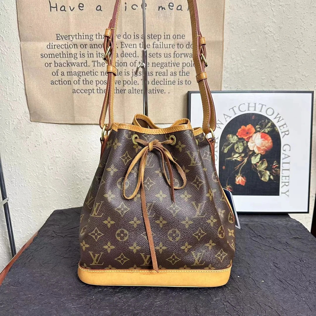 95新 LouisVuitton/路易威登 lv老花抽绳水桶noebb/斜挎包/单肩包
