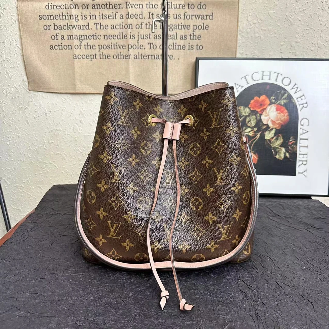 95新 LouisVuitton/路易威登 lv抽绳水桶包/单肩包/粉桶斜挎包