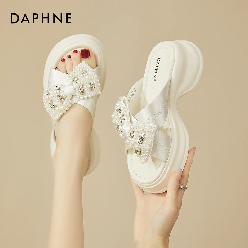 达芙妮夏季蝴蝶结一字拖鞋女2025年新款时尚水钻厚底增高沙滩凉鞋