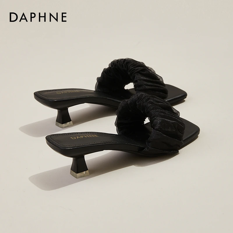 达芙妮高跟拖鞋女夏季外穿2025新款黑色细跟一字拖法式气质凉拖鞋