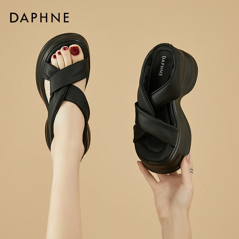 达芙妮凉鞋女士夏季外穿2025新款百搭松糕厚底运动罗马时装坡跟鞋