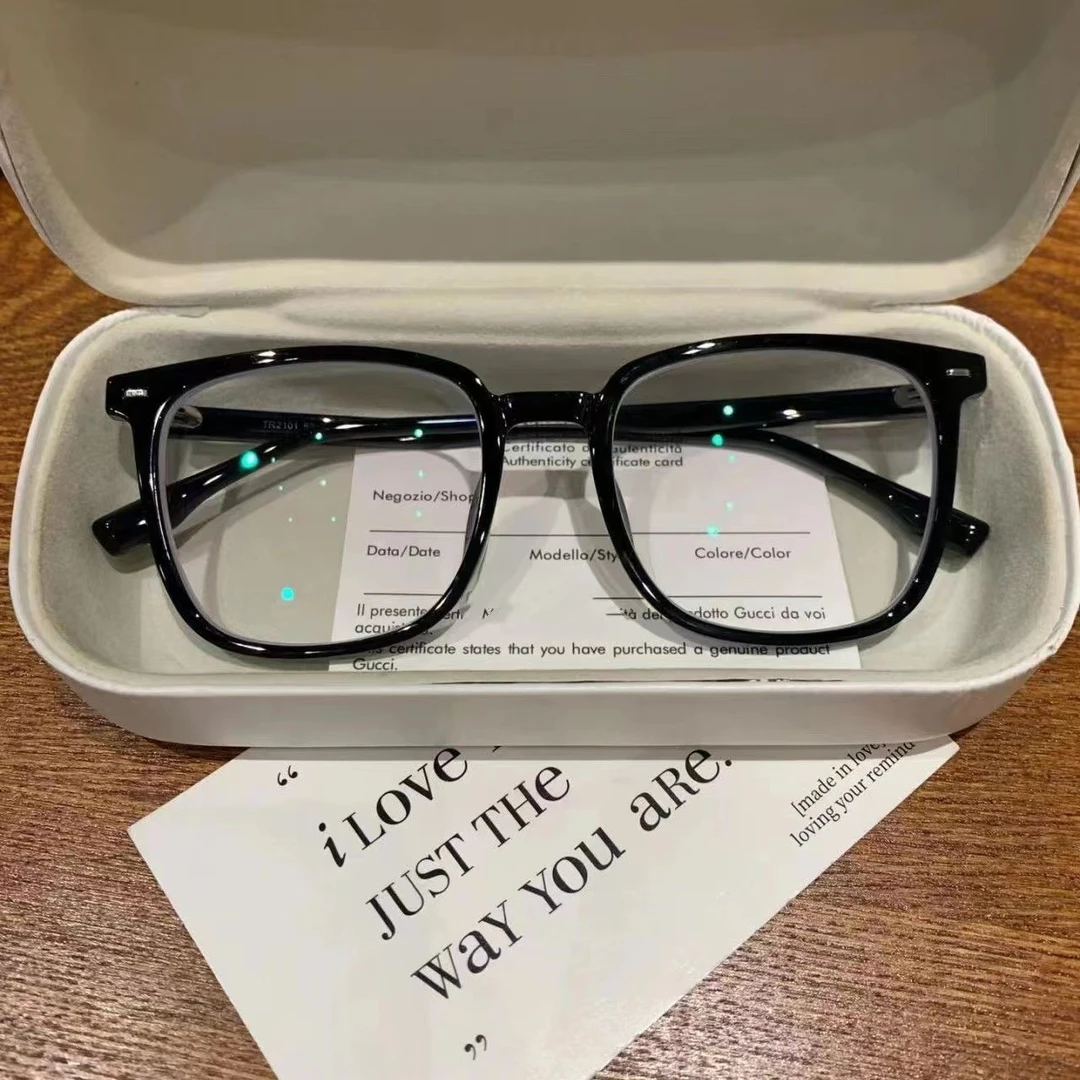 网红超轻素颜黑框眼镜ins高颜值减龄防蓝光辐射可配近视平光镜架