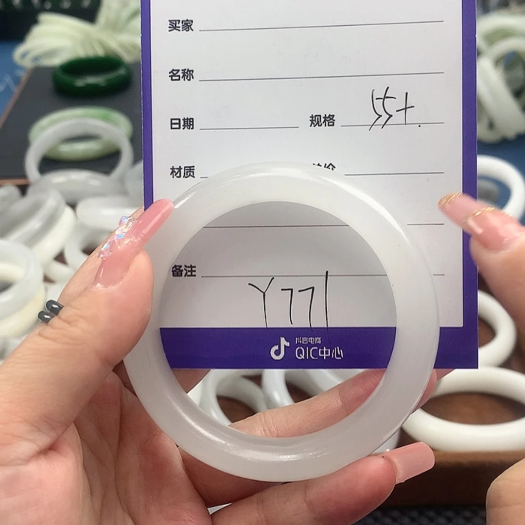 【闪购商品】石英质玉手镯未镶嵌