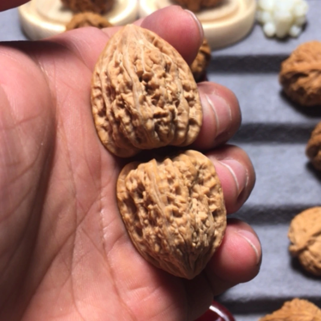 【闪购商品】文玩核桃把件七**岁