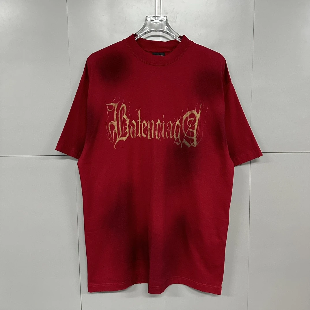 全新未使用  Balenciaga 巴黎世家红色泥染梵文破坏短袖S码D12144