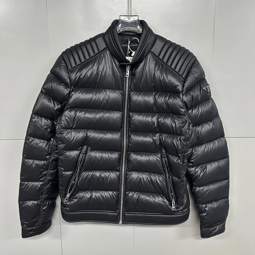 全新未使用 Prada 普拉达手臂三角标logo羽绒服 52码 X20793