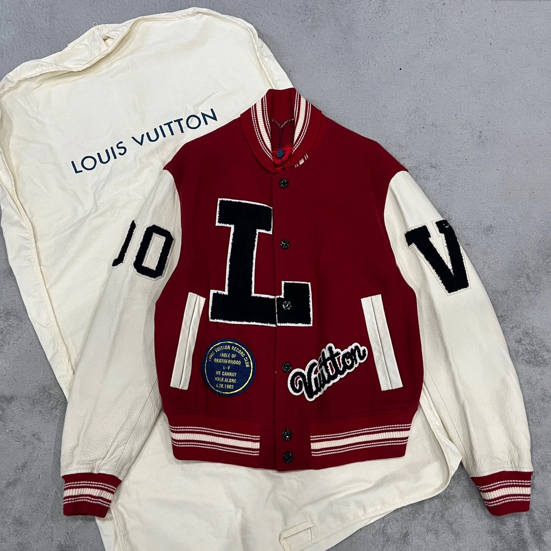 全新未使用  Louis Vuitton lv 图案补丁单排扣棒球服46码