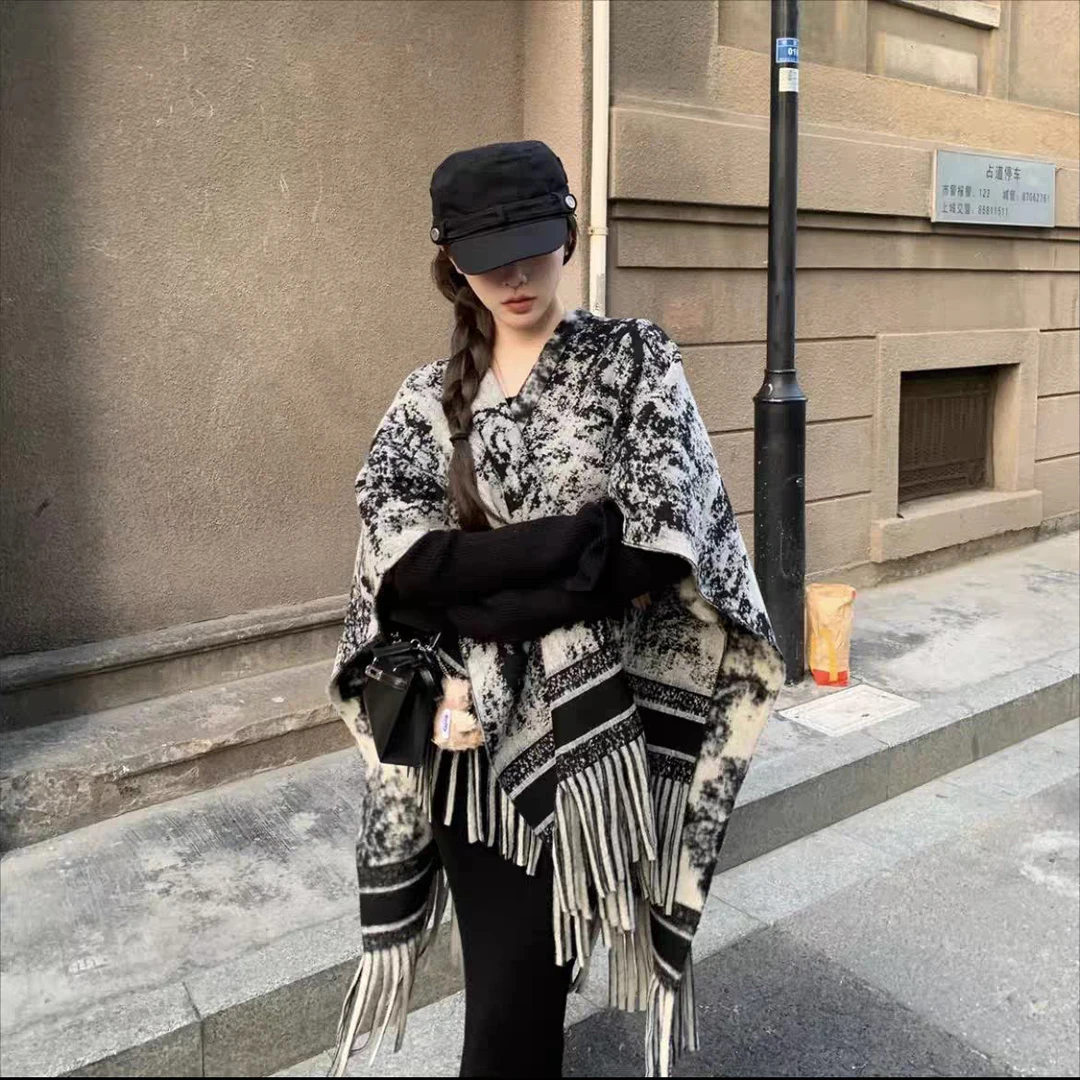 秋冬水墨画披肩加厚斗篷披肩流苏外搭围巾西藏民族风披风女