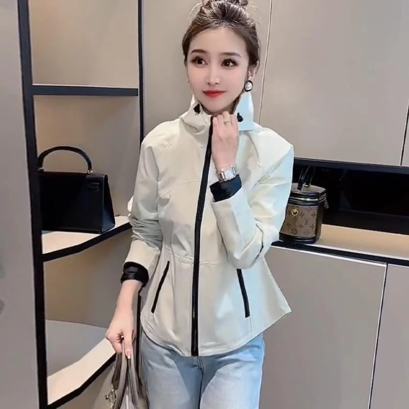 收腰休闲冲锋衣外套女2025新款春秋季欧货修身显瘦连帽夹克短上衣