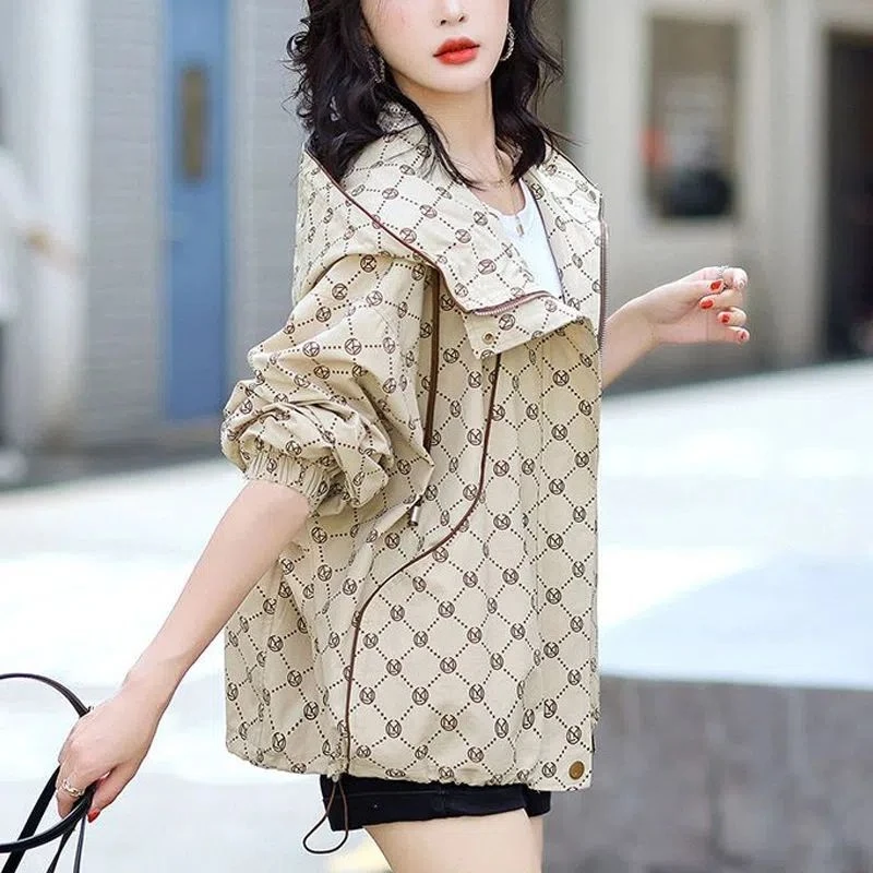外套女春秋款显瘦短款小个子宽松时尚休闲连帽大码女装夹克女外套