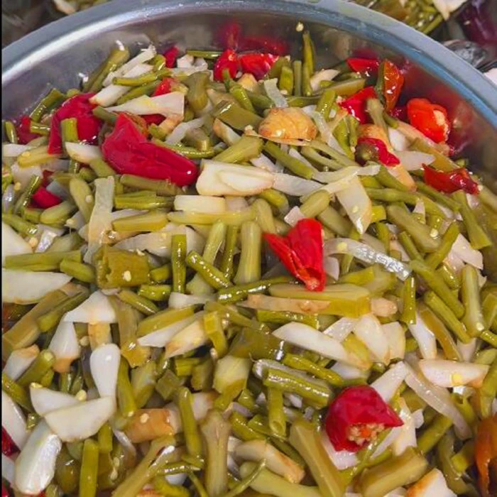 农家自制酸豆角下饭菜腌制辣椒咸缸豆萝卜干开胃500g