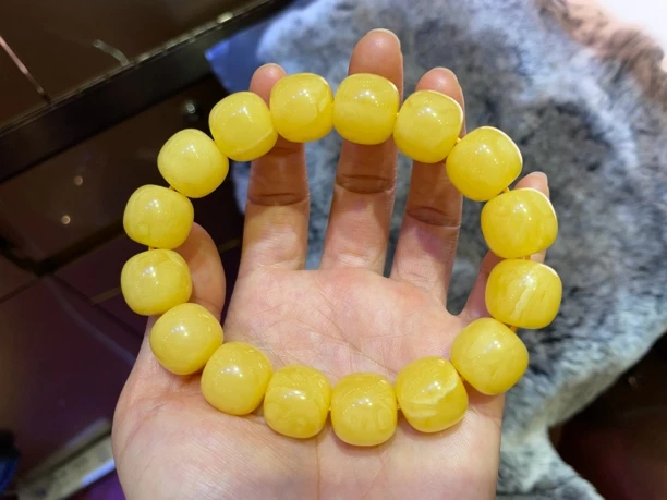 遇源琥珀蜜蜡 同料胶皮精工老型手串，33.39克，尺寸15*14mm，