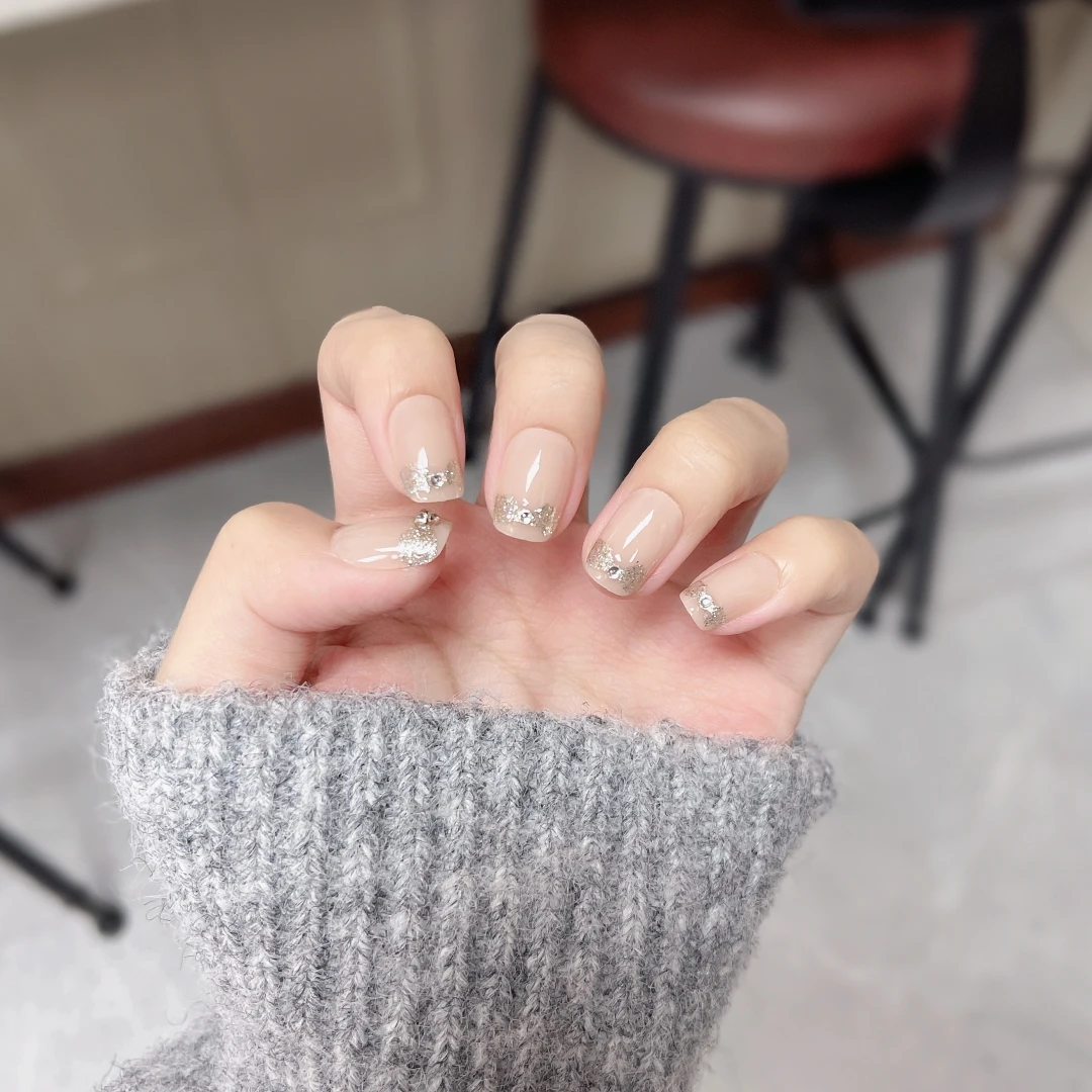 小精灵 短方圆形穿戴甲纯手工高级感美甲贴片法式渐变新年款美甲